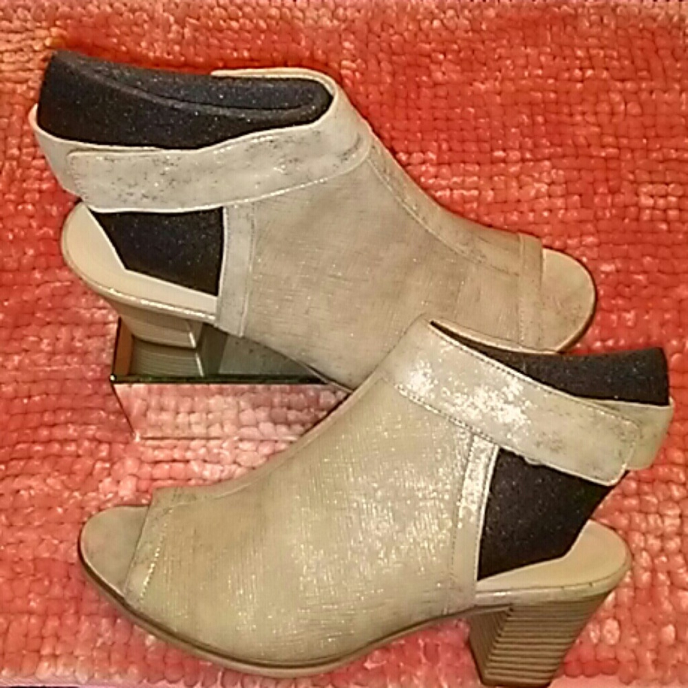 (NWOT) GABOR PEEK TOE BOOTIES 8.5